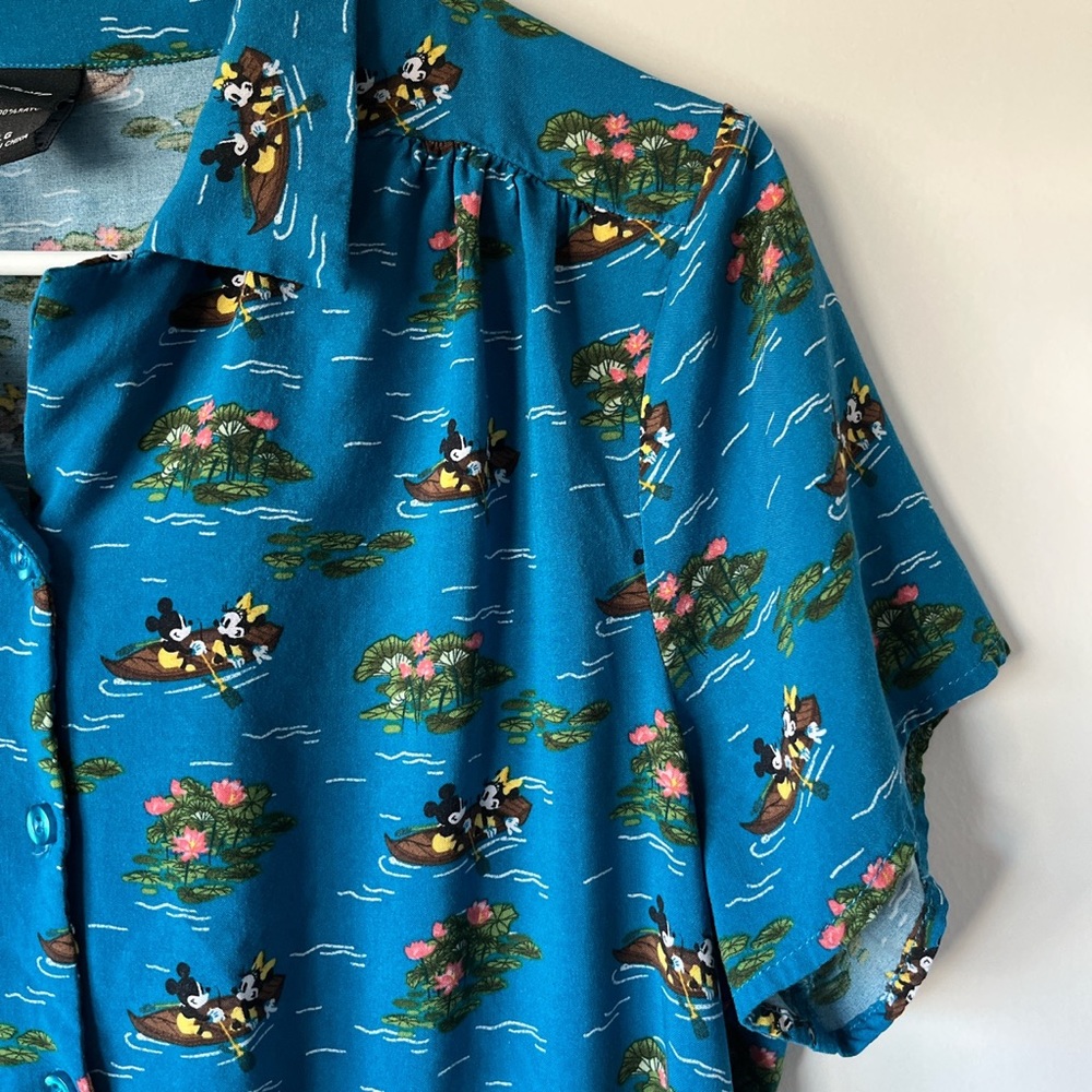 ☀️Disney button down shirt - Picture 4 of 6